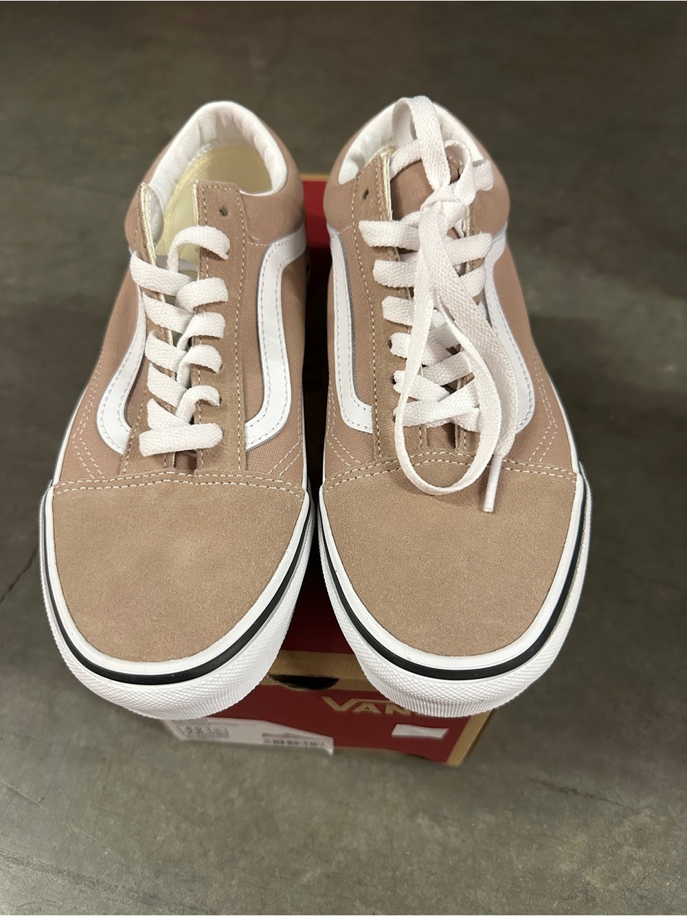 NWB; Vans Old Skool Suede Lace-Up Taupe/White MNS size 6/ WMS size 7.5